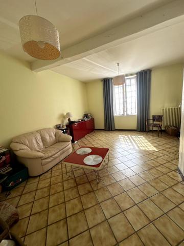 REIMS - MAISON AVEC UNE COUR SANS VIS A VIS