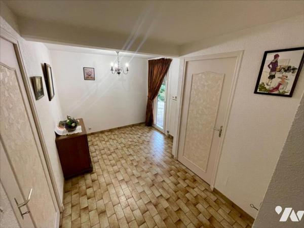 Maison familiale 4 chambres avec jardin arboré et grand garage