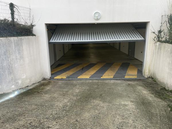 Saint-Avé (56890) Parking fermé et sécurisé au centre de Saint-Avé