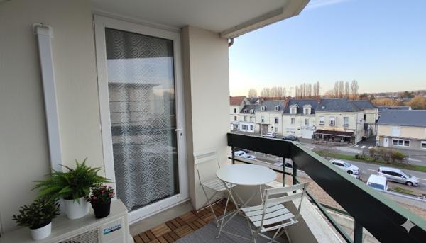BEL APPARTEMENT AVEC BALCON PROCHE CENTRE VILLE