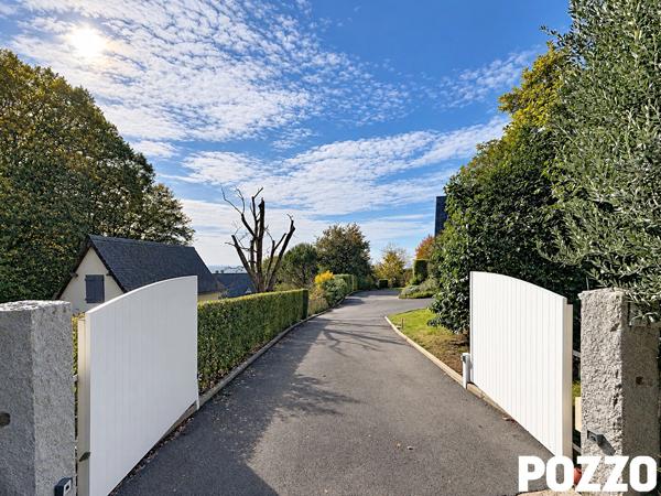 A Vendre - MAISON RARE À LA VENTE - UNE VUE EXCEPTIONNELLE SUR LE MONT-SAINT-MICHEL AVRANCHES