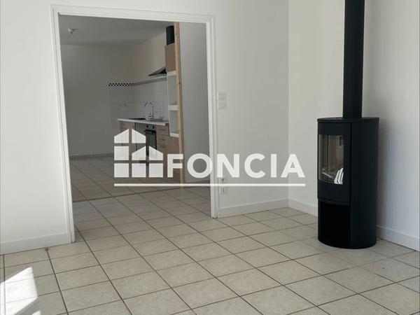 Location Maison 4 pièces 124.7 m² - 27 RUE DU PONT AUX LOUPS Chize 79170