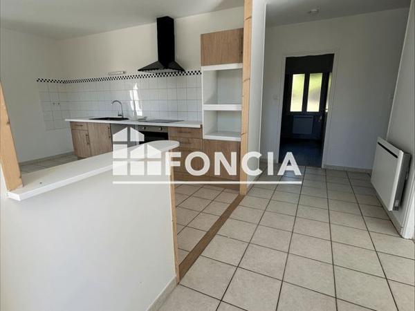 Location Maison 4 pièces 124.7 m² - 27 RUE DU PONT AUX LOUPS Chize 79170