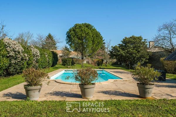 Charme de l’ancien revisité : maison familiale avec piscine et dépendances