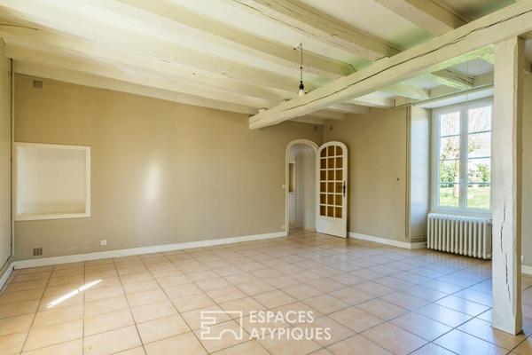 Charme de l’ancien revisité : maison familiale avec piscine et dépendances