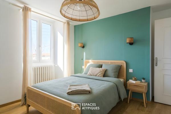 Charme de l’ancien revisité : maison familiale avec piscine et dépendances