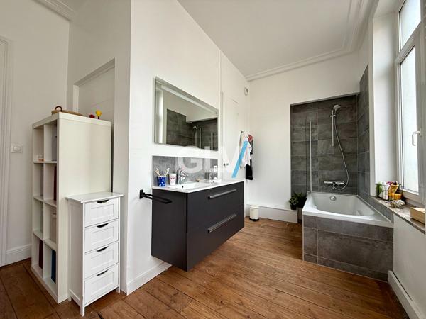 Élégante maison familiale de 335 m², Adresse prisée République , Lille