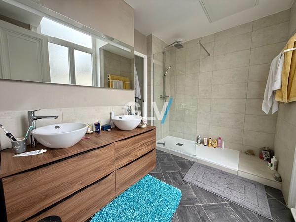Élégante maison familiale de 335 m², Adresse prisée République , Lille