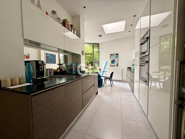 Élégante maison familiale de 335 m², Adresse prisée République , Lille