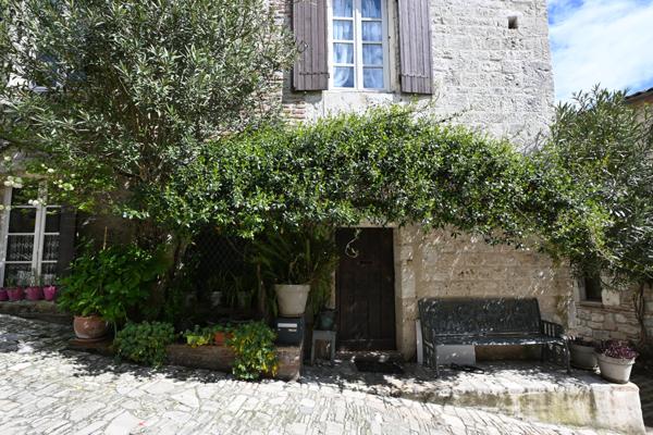 Penne-d'Agenais (47140) Maison médiévale du XIIIème siècle avec piscine