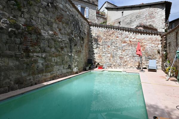Penne-d'Agenais (47140) Maison médiévale du XIIIème siècle avec piscine
