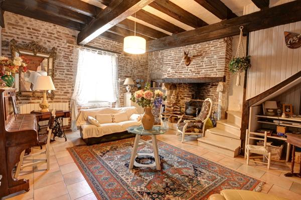 Penne-d'Agenais (47140) Maison médiévale du XIIIème siècle avec piscine