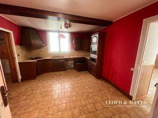 Maison avec dépendance et terrasse – beau potentiel après rénovation