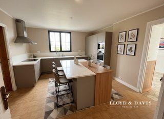 Maison avec dépendance et terrasse – beau potentiel après rénovation