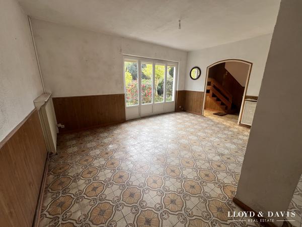 Maison avec dépendance et terrasse – beau potentiel après rénovation
