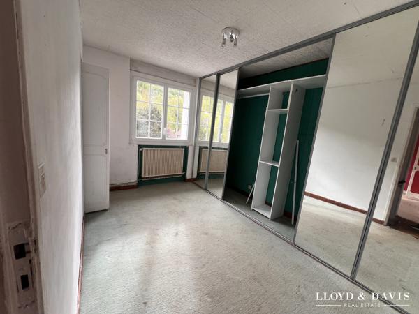 Maison avec dépendance et terrasse – beau potentiel après rénovation