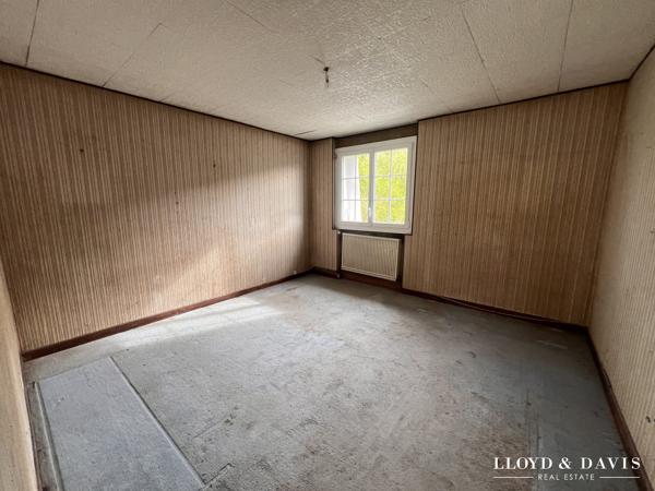 Maison avec dépendance et terrasse – beau potentiel après rénovation