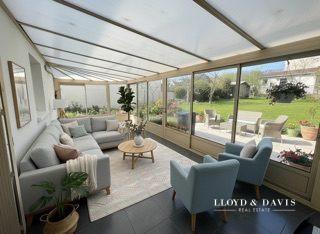 Maison avec dépendance et terrasse – beau potentiel après rénovation