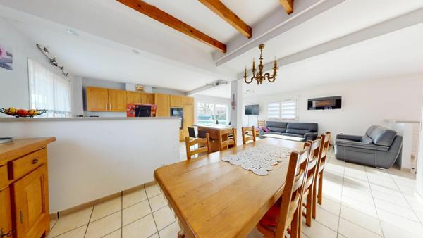 Maison à vendre    6 pièces • 170 m2 Chassieu