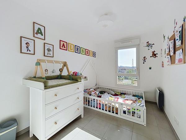 Appartement T3 récent avec terrasse, 2 parkings et ascenseur à Gardanne (13120)