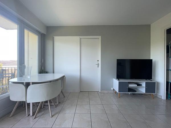 Appartement à louer à Angers 3 chambres avec balcon, belle pièce de vie