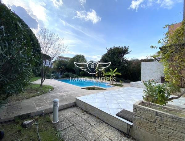 JUVIGNAC QUARTIER LA PLAINE,  VILLA DE 209 M² AVEC PISCINE ET GARAGE