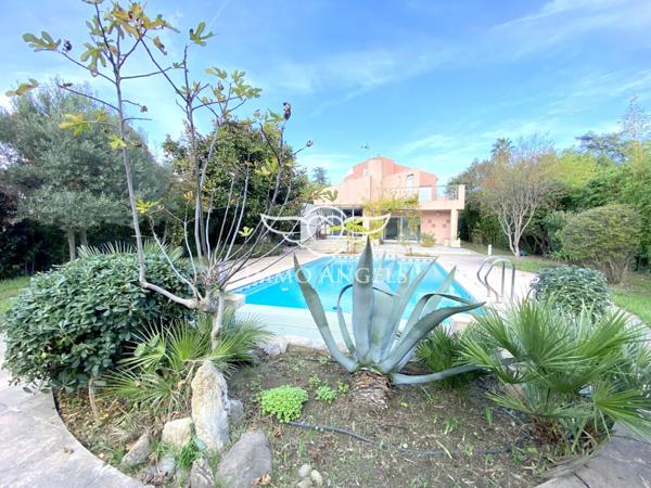 JUVIGNAC QUARTIER LA PLAINE,  VILLA DE 209 M² AVEC PISCINE ET GARAGE