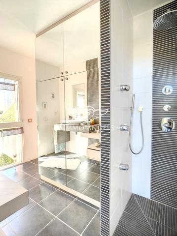 JUVIGNAC QUARTIER LA PLAINE,  VILLA DE 209 M² AVEC PISCINE ET GARAGE