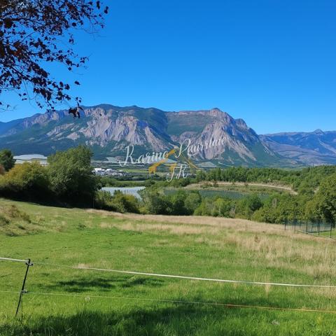 Terrain constructible à CLARET (05110)