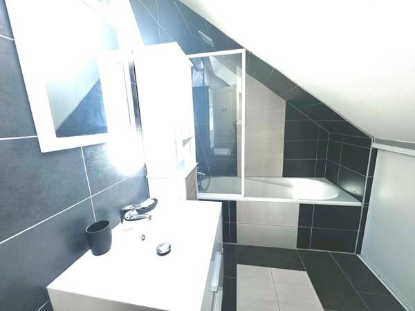 Appartement à louer 2 pièces GUERVILLE (78) - chambre en mezzanine - 1 place de parking