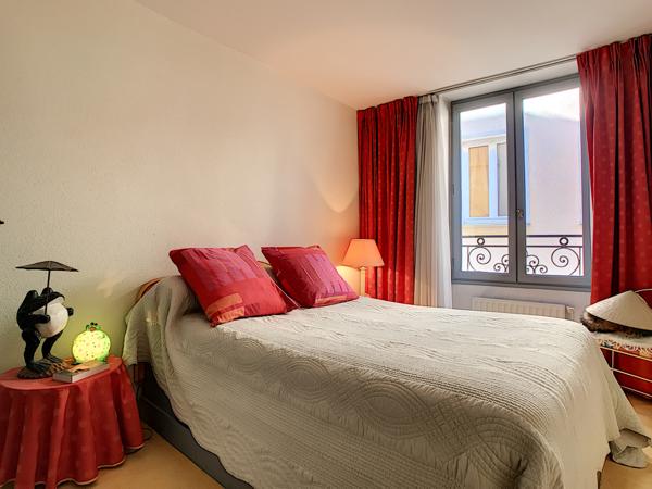 Ensemble immobilier résidentiel et commerce