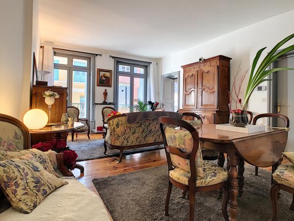 Ensemble immobilier résidentiel et commerce