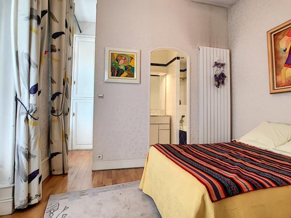 Ensemble immobilier résidentiel et commerce