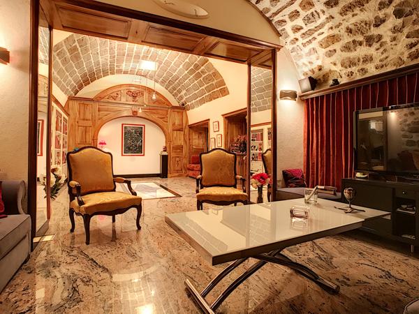 Ensemble immobilier résidentiel et commerce