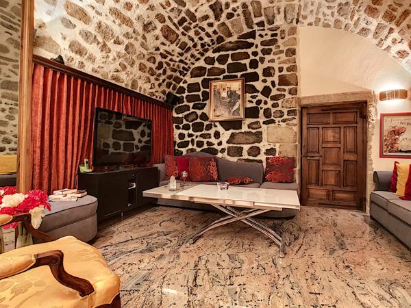 Ensemble immobilier résidentiel et commerce