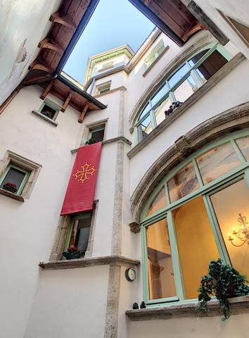 Ensemble immobilier résidentiel et commerce