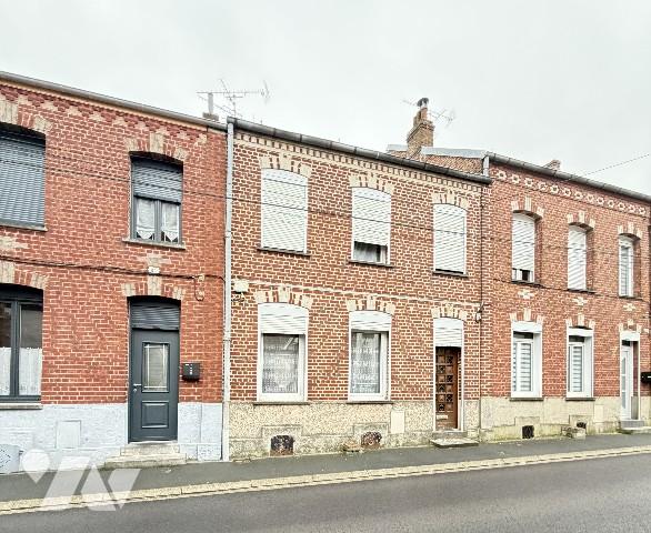 Maison mitoyenne et 2 garages