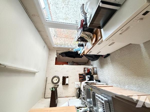 Maison mitoyenne et 2 garages