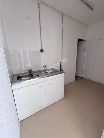 Local commercial à louer de 53,25 m² à La Ciotat - Réf 257