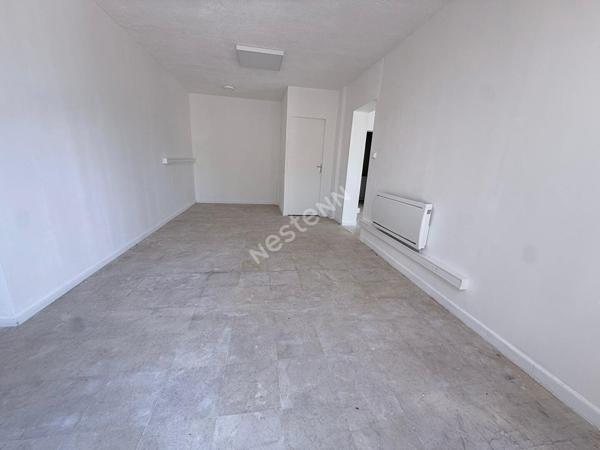 Local commercial à louer de 53,25 m² à La Ciotat - Réf 257