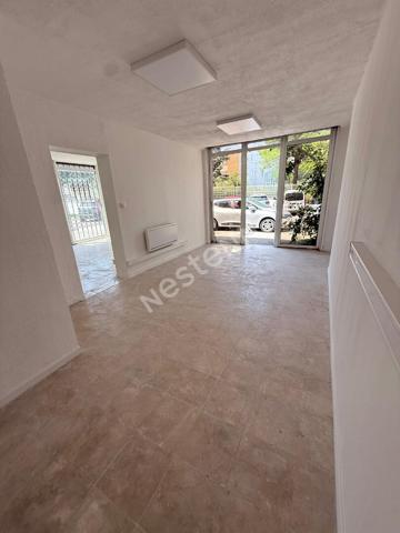Local commercial à louer de 53,25 m² à La Ciotat - Réf 257