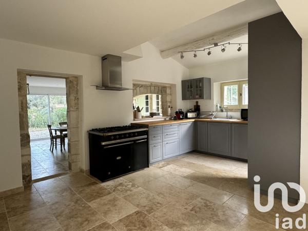 Bastide 10 pièces de 295 m² à Saint-Rémy-de-Provence (13210)