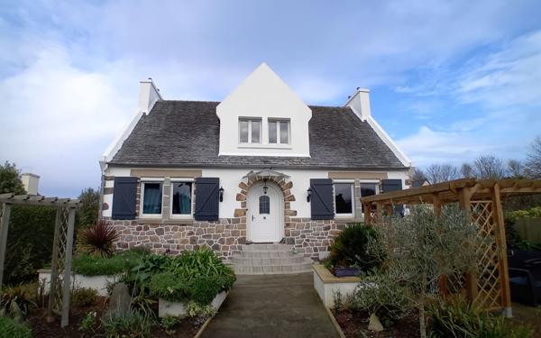 Maison à vendre    6 pièces •  Henvic