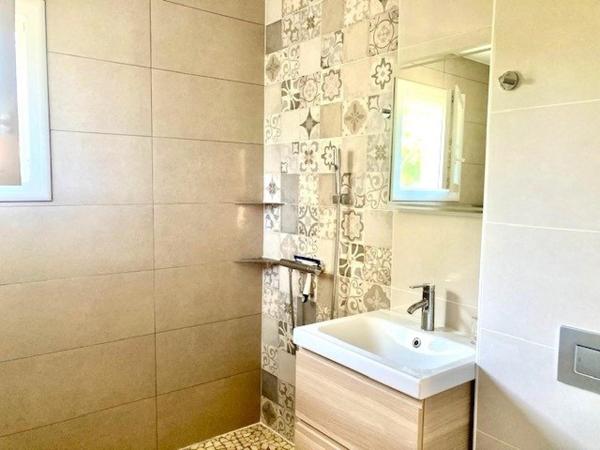 MAISON PLAIN PIED AVEC GRAND GARAGE  ET TERRAIN CLOS