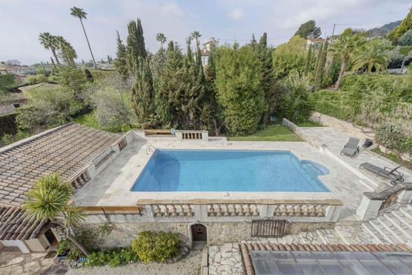 Spacieuse villa sur les hauteurs de Cannes