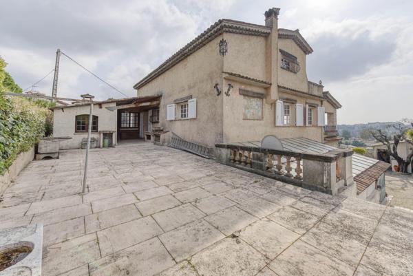 Spacieuse villa sur les hauteurs de Cannes