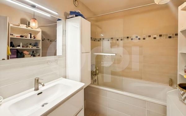 Appartement à louer    3 pièces • 81,20 m2 Toulon