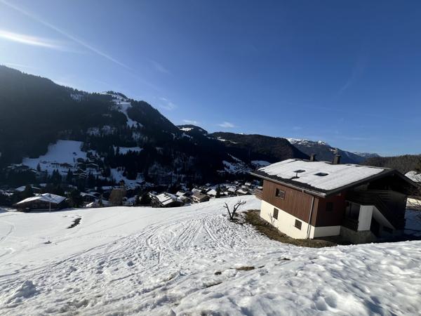 Bel emplacement sur La Clusaz pour ce rez de jardin
