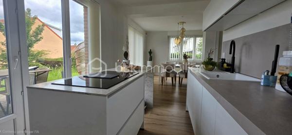 COUP DE CŒUR !
​Vous recherchez le parfait équilibre entre modernité, confort et espace ? Découvrez cette superbe maison individuelle. Nichée sur une parcelle de 430 m², elle a été pensée dans les moindres détails.
​Les points forts qui vont vous faire craquer :
​Vie de plain-pied : Une suite parentale indépendante d'une quinzaine de mètres carrés avec douche italienne et WC suspendu.
​À l'étage : 3 chambres lumineuses de 12, 11 et 9 m² complétées d'une belle salle d'eau avec double vasques et WC suspendu.
​La cuisine de vos rêves : Signée Ixina, neuve et entièrement équipée. Son îlot central et son plan de travail en quartz s'ouvrent directement sur la terrasse et le jardin. Le combo parfait pour vos soirées d'été !
​Un espace de vie chaleureux : Un salon-séjour traversant et ultra-lumineux, sublimé par un poêle à bois Godin pour des hivers cocooning.
​Le + ultra-pratique : Un sous-sol complet compartimenté en garage avec porte motorisée équipé d'un branchement pour votre véhicule électrique, laverie, cave.
​Côté extérieur : Un joli jardin et une grande terrasse idéale pour les barbecues en famille et les moments de détente.
Chauffage gaz de ville avec chaudière récente, double vitrage PVC, zéro travaux, rénovation récente et de qualité. Taxe foncière 2025 : 2170 €. 
​Ce bien vous intéresse ? Ne tardez pas, une opportunité comme celle-ci ne reste pas longtemps sur le marché ! Contactez-moi !