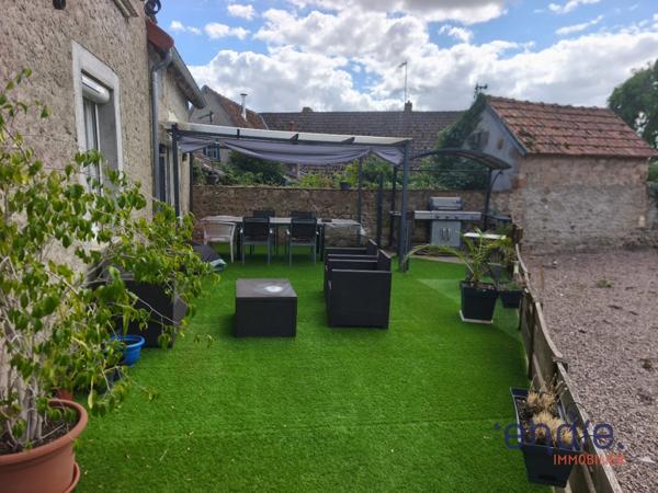 LOUROUX BOURBONNAIS : MAISON RENOVEE 5 PIECES AVEC DEPENDANCES ET TERRAIN